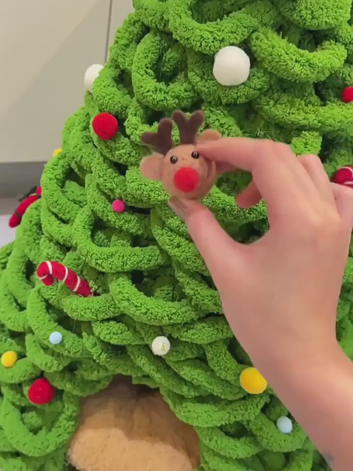 Load video: DIY Christmas Pet Nests for Cats and Dogs